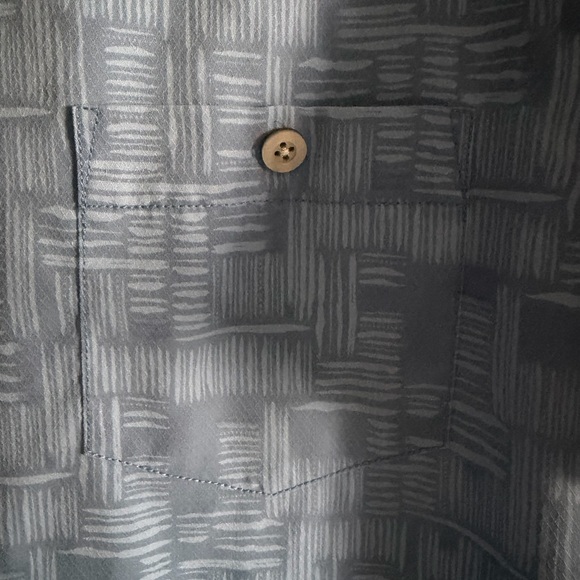 Tommy Bahama Light Blue 75% silk pattered button up beach shirt size medium - Picture 3 of 14